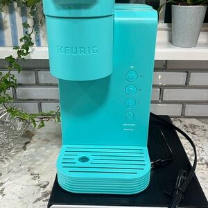 Keurig Aqua Blue Coffee Brewer